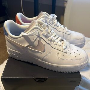 Nike women’s Air Force 1 ‘07 LX